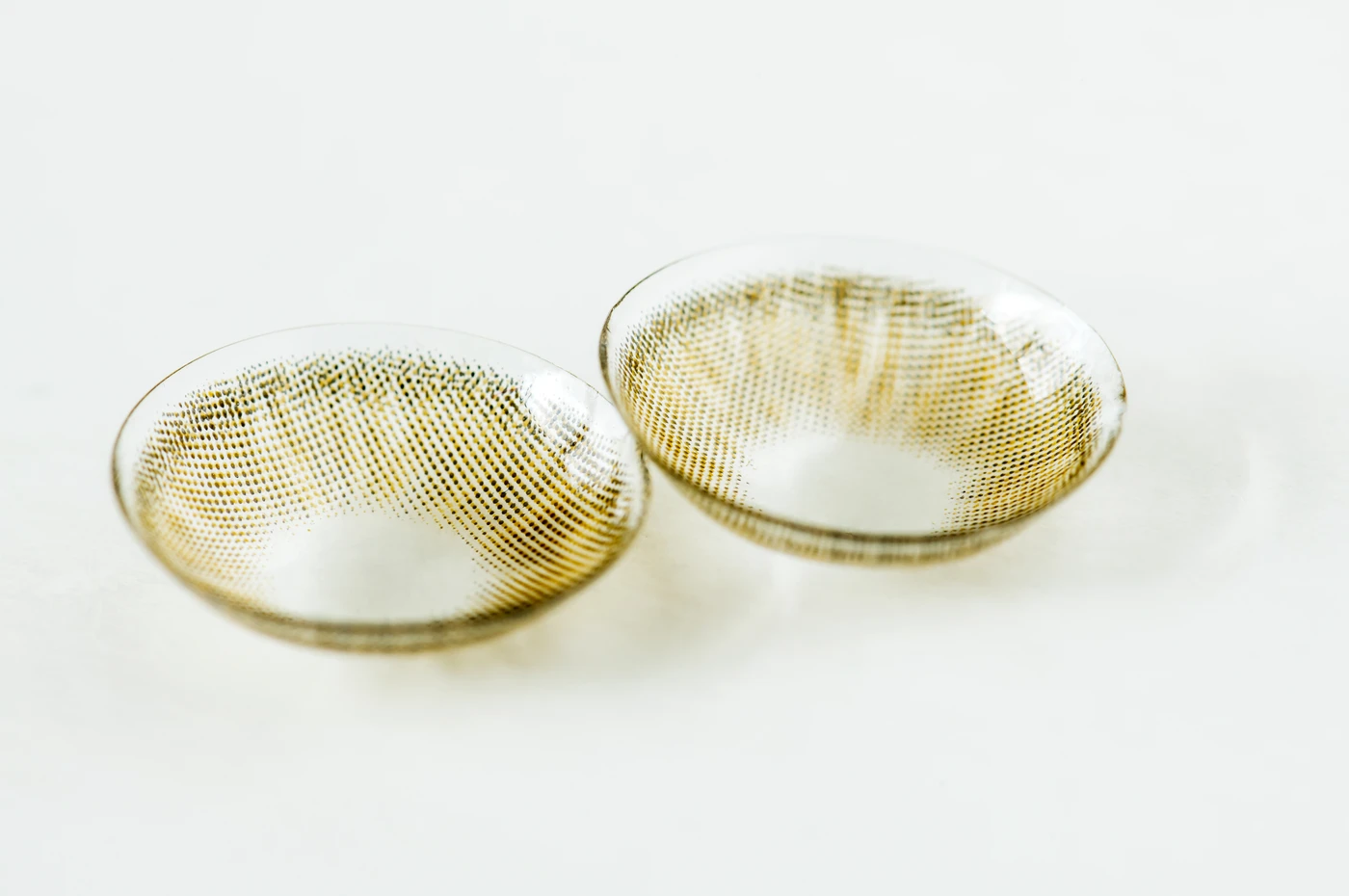 Lentes de contacto de color dorado decorativo